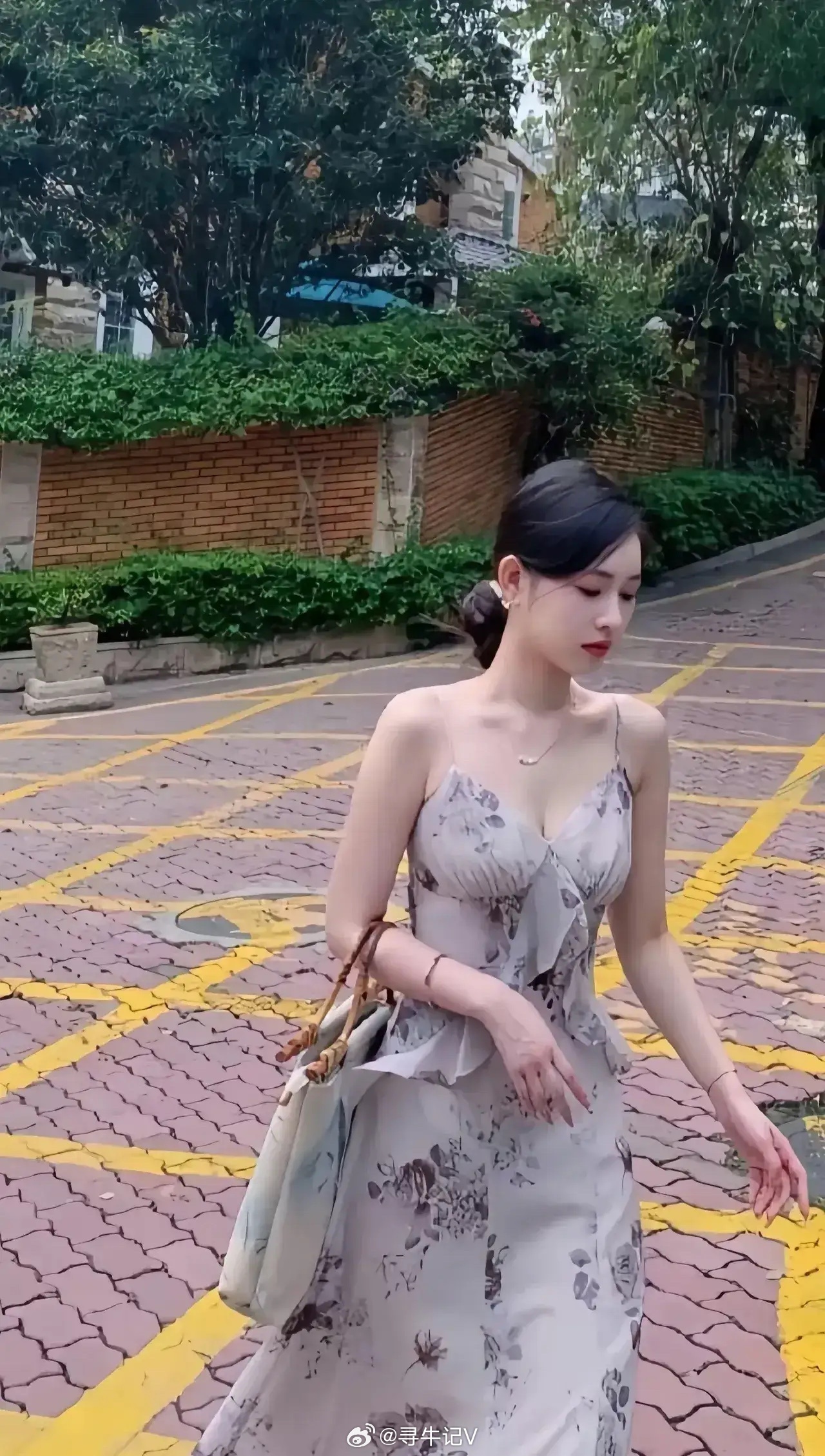 我怀疑男的都喜欢这种类型的 ​​​