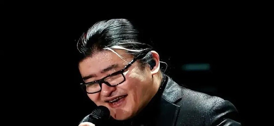 刘欢去世第二天，网上排第一的话题不是《好汉歌》，是“他是不是喝酒喝死的”。妻子卢璐2010年就澄清过，刘欢30岁以后基本不喝了。这条澄清被很多自媒体文章删掉了。
2026年9月26日，有网易号发标题，《痛惜！歌手刘欢去世，生前私生活曝光三大陋习成“催命符”》。标题把死因往酒上引。据报道，当时有媒体称