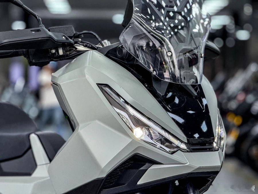 品牌车型：本田X-ADV750（最新款）
上牌年份：2026年3月
行驶里程：2693
手续证件：牌证齐全，全国过户
配置介绍：大贸进口热门款，跨界ADV车型，稀有橄榄灰配色，个人一手户，五种动力模式可选，原厂配备定速巡航，车况精品，欢迎咨询#摩托车[超话]##本田[超话]# ​