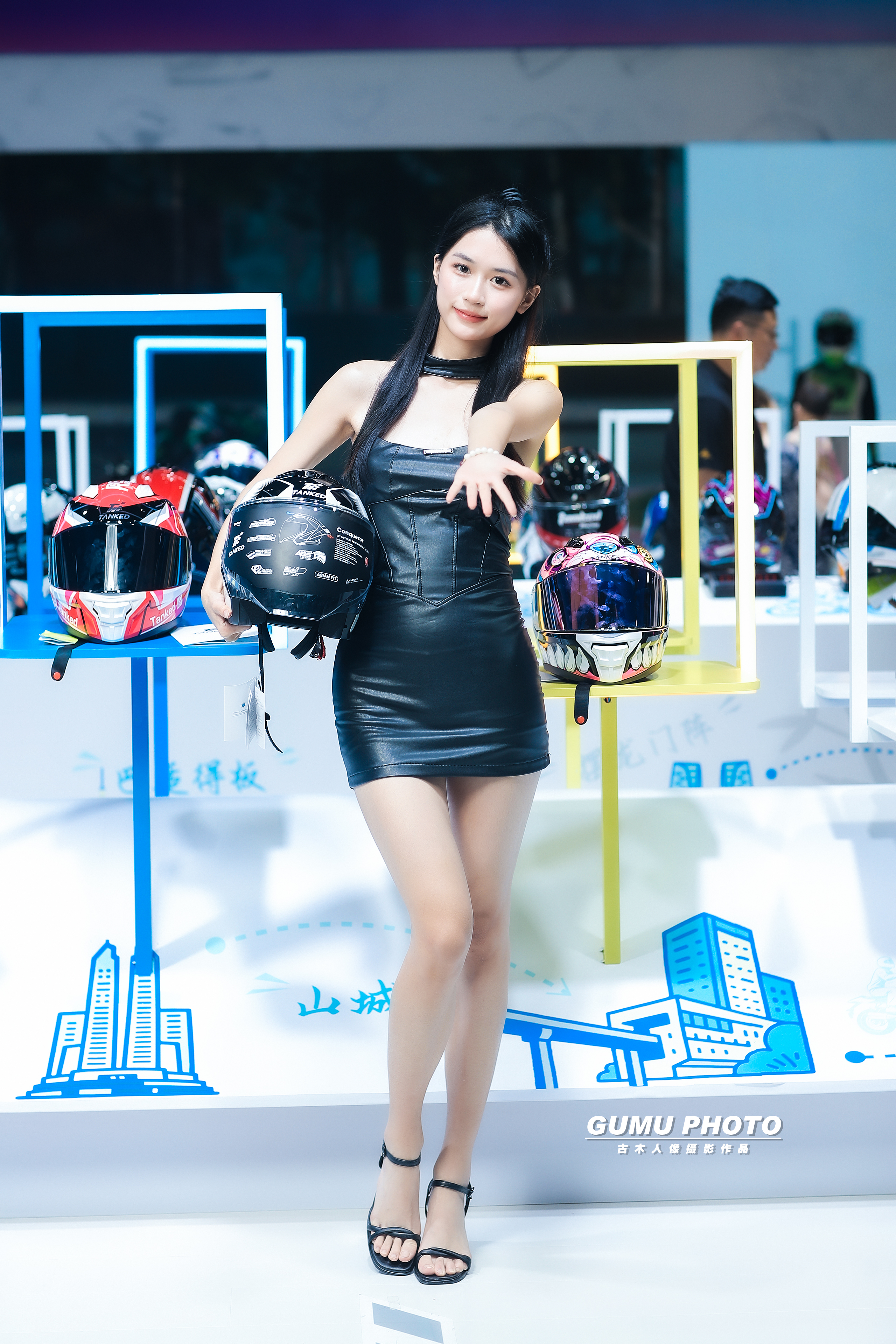 2025中国摩博会和汇展台模特小姐姐