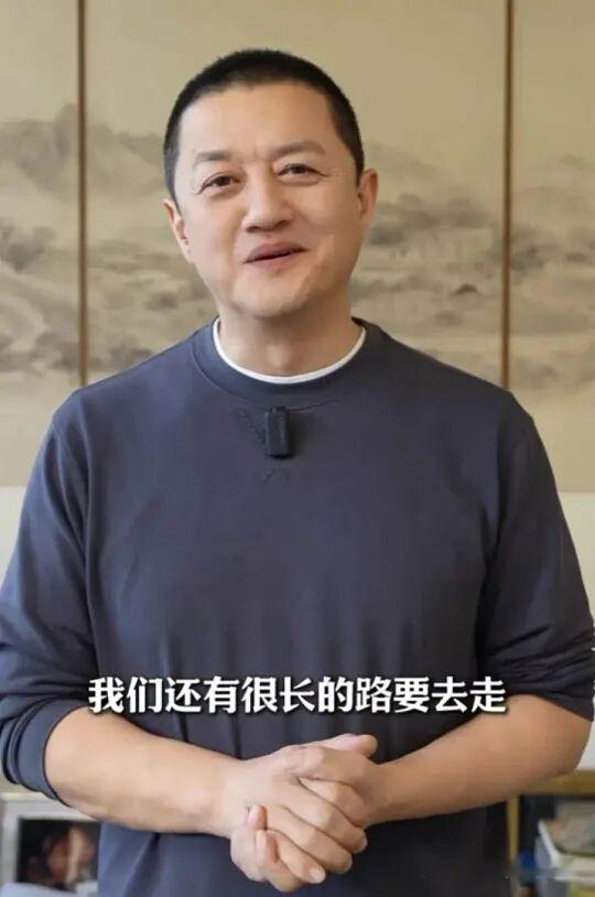 李亚鹏首次回应“情怀大过能力”：承认这点很难，但这是重要的成长；自曝直播带货初期遭好友拍桌呵斥：人有很多选择，不需要向别人解释。长玉观察：认识到并承认自己的弱点、缺陷，本身也是一种难得的能力。