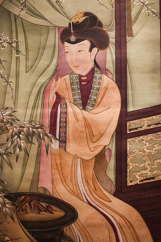 李治对武则天的迷恋，根本不是什么单纯的美色吸引。
武则天比他大四岁，在感业寺出家的两年里，两人根本没多少见面机会，这份惦记能撑住，本质是李治在她身上找到了别处没有的掌控感。
前朝关陇集团攥着大权，后宫王皇后和萧淑妃各自带着家族势力较劲，他身为皇帝连选个自己舒心的人都做不到。而武则天在感业寺时就写过“
