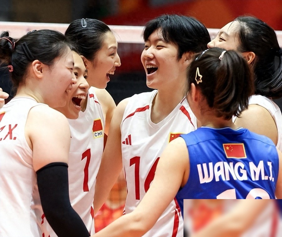 女排3-0横扫日本夺亚运十冠王，不到12小时评论区却吵翻了：拿不到奥运直通门票，这块金牌到底算不算数？

第三局2比10落后，日本主场几乎已经准备好庆祝。吴梦洁一记斜线重扣砸在地板上，龚翔宇替补登场后发球轮连续破坏对手一传，中国队一分一分往回咬，25比23。名古屋的球馆安静了。

亚锦赛决赛五局惜败