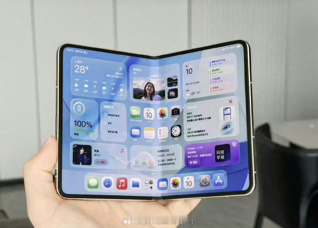 今年的折叠屏iPhone和iPhone 18 pro max该怎么选？#苹果首款折叠屏手机将亮相# ​