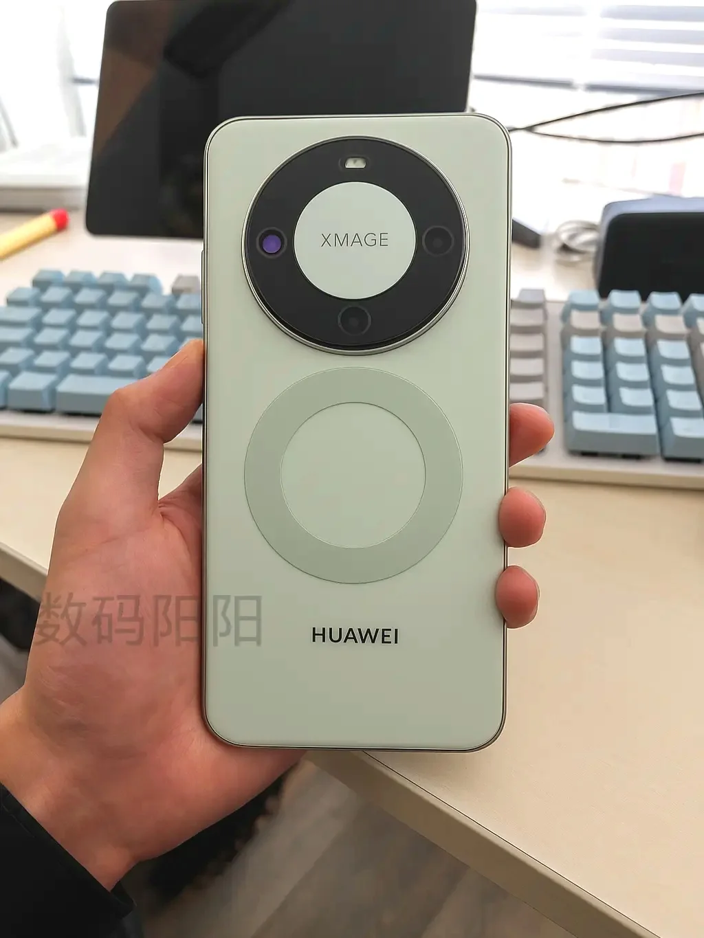 华为：不装了，摊牌了。 事情都已经到这个份上了，要有真家伙早就亮出来了...