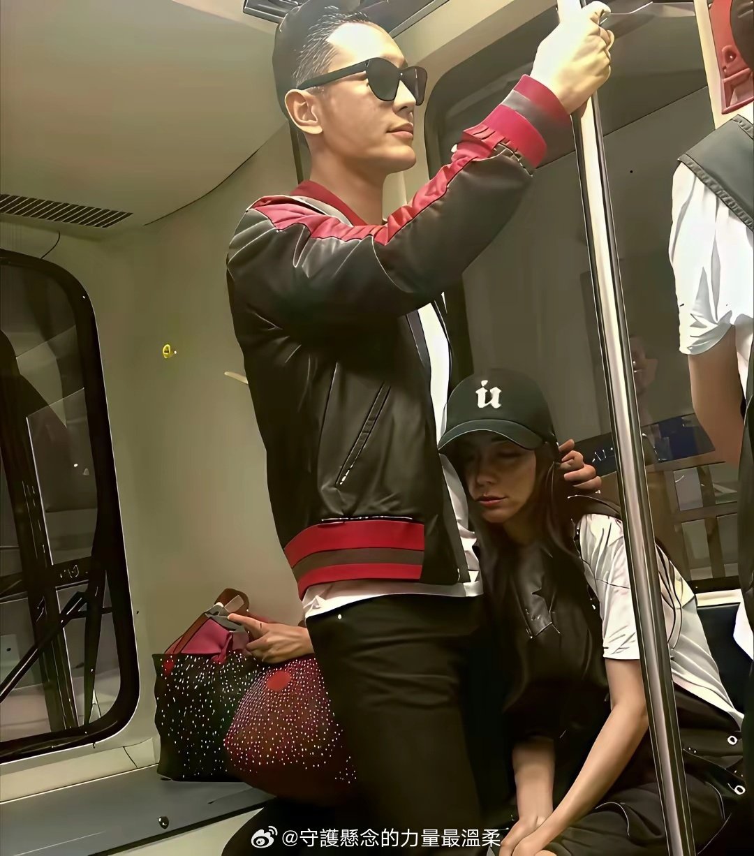杨颖总感觉很累
看样子
总感觉黄晓明的占有欲很强 ​
