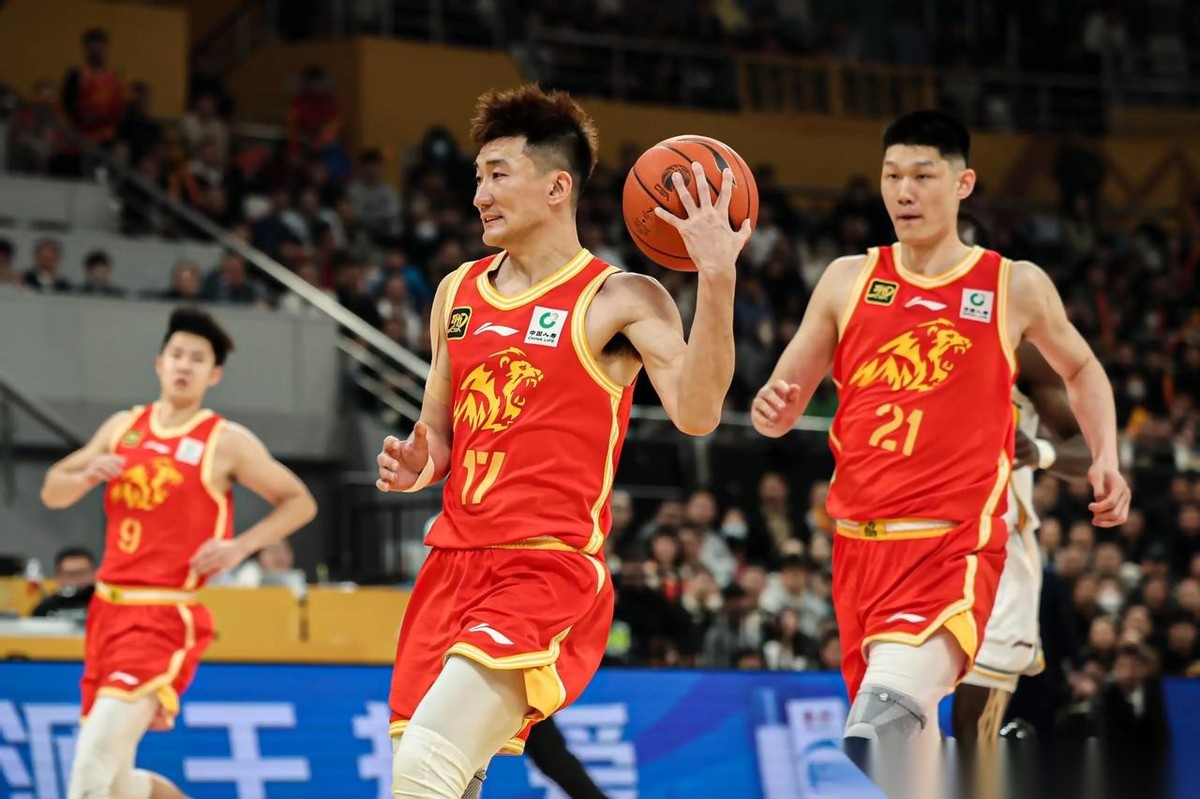 周琦、王哲林、孙铭徽、赵继伟等老牌悍将纷纷落榜！ CBA国内最佳阵容一...