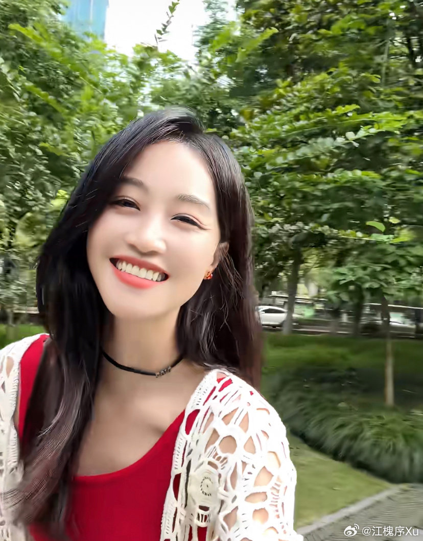 #蓝盈莹所有人一起我就是天生好命#
所有人一起天生好命！
跟着这个蓝盈莹高能量每一天~ ​