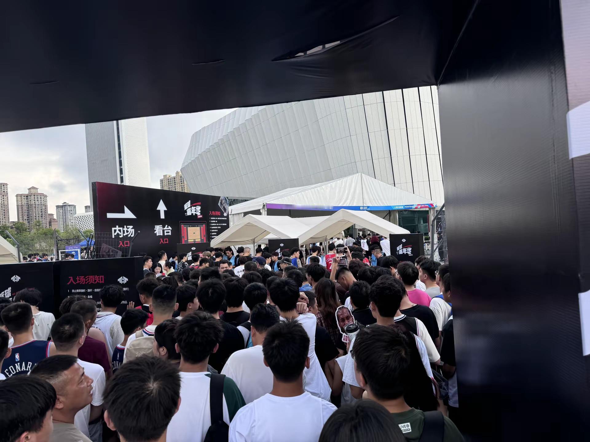 那天的排队我至今难忘