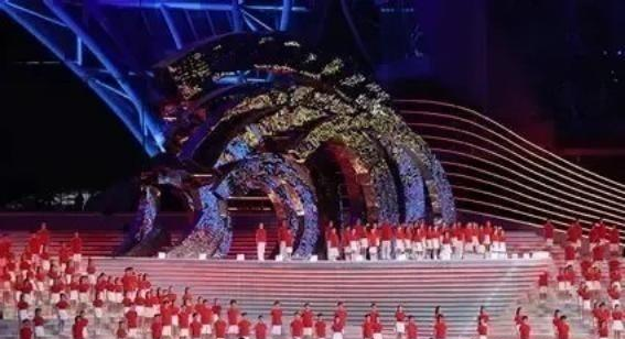 名古屋亚运会还没开幕，中国代表团先被摆了一道！
2026年9月19日，爱知·名古屋亚运会即将开幕。日本主办方为压缩成本，历史首次取消集中式运动员村，把超过17000名运动员和官员“拼盘式”塞进邮轮、集装箱房和分散酒店里。中国代表团1274人、815名运动员，其中548人是首次参加亚运会。这支庞大的队