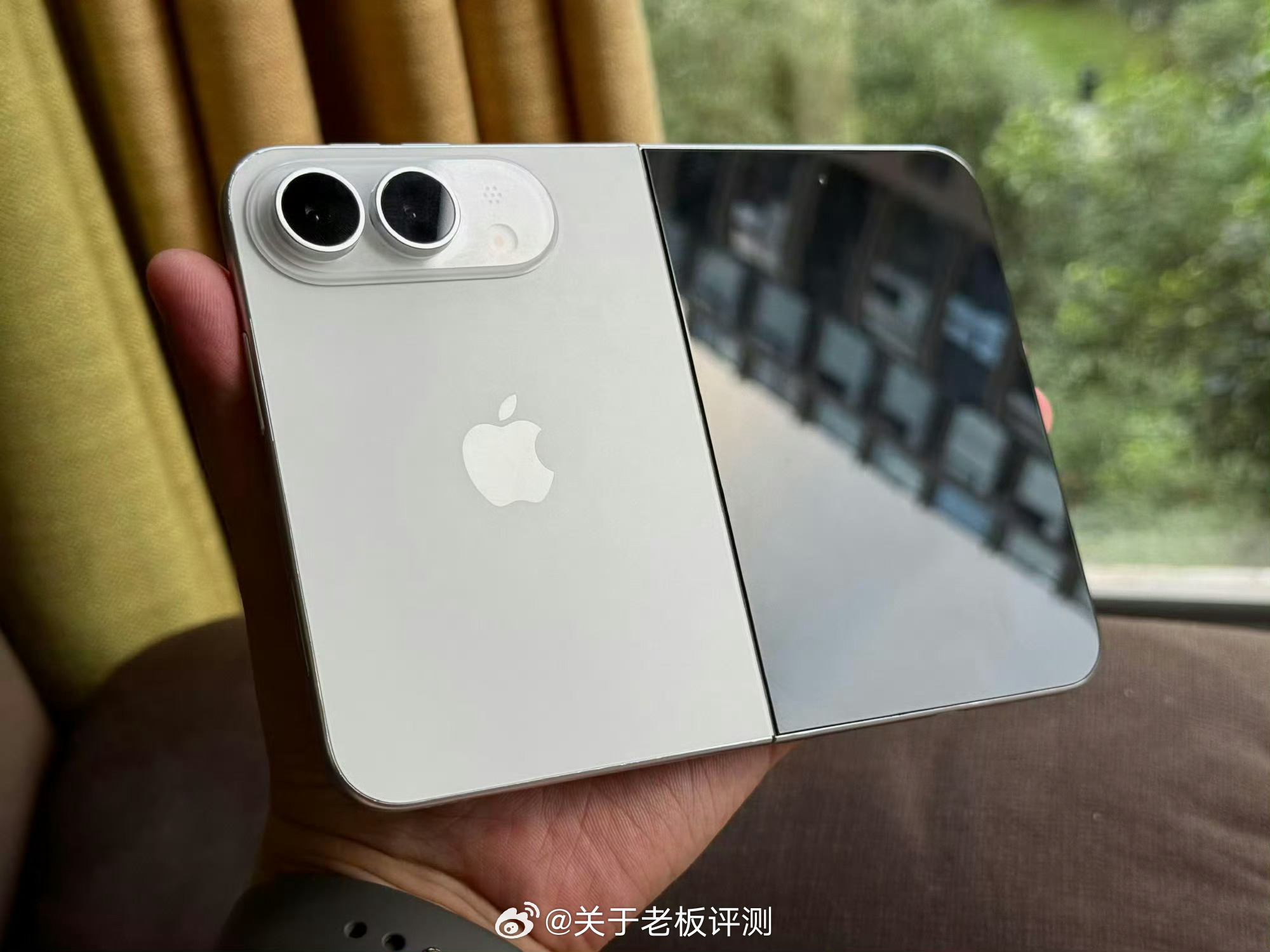 供应链消息一出直接刷屏：苹果首款折叠iPhone全年备货上调至千万台...