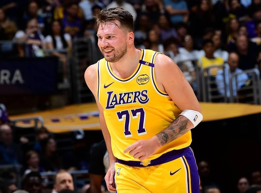 NBA记者Brett Siegel：联盟消息人士周二晚间向体育媒体Cl...