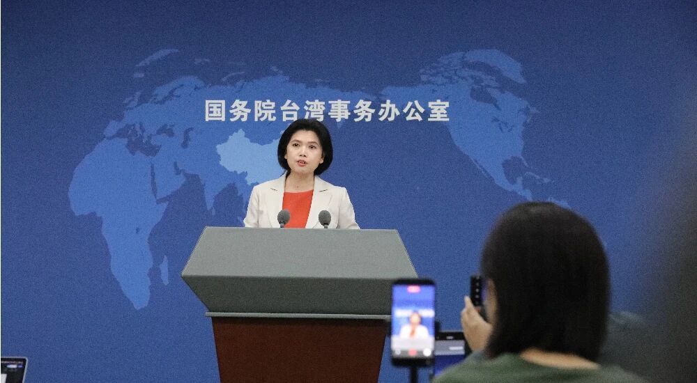 【国台办：#台湾民众来大陆完全不需要担心有什么风险#】8月19日，国务院台办举行例行新闻发布会。有记者问：《国务院关于出境入境管理的规定》将于9月15日施行。陆委会对此称，这类规定可能影响在大陆投资或工作的科技业及半导体业台商、台籍干部、从业者，应做好风险评估。有少数台湾民众受其误导，担 ​
