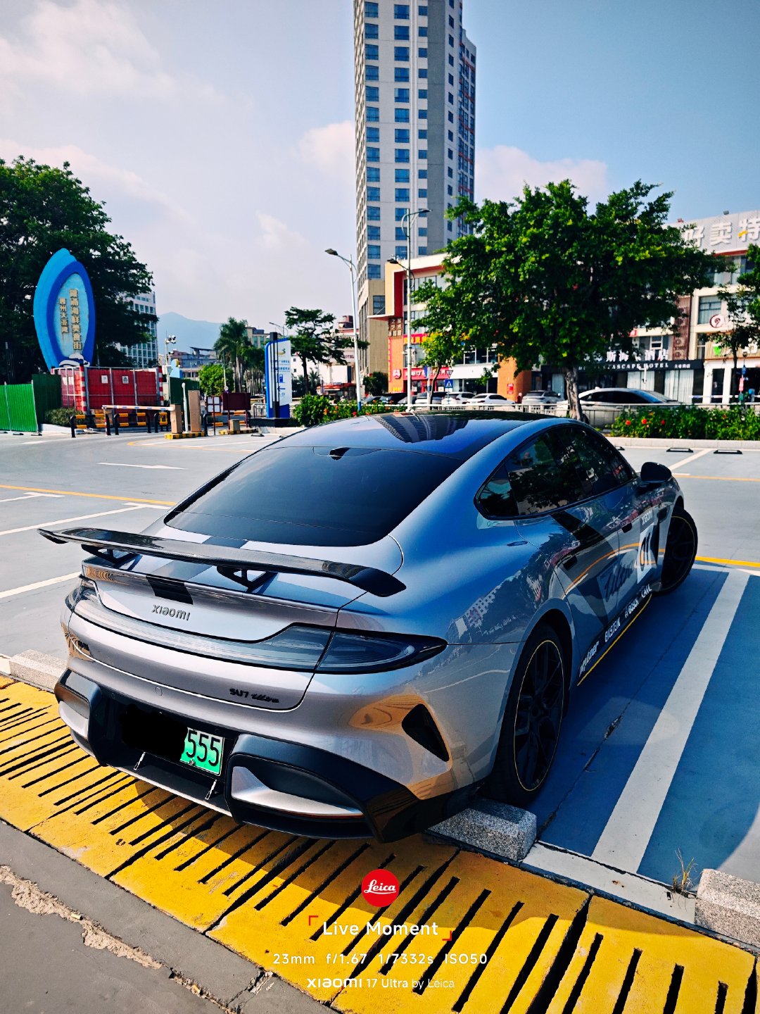天气好适合压马路
#小米su7ultra# #小米汽车[超话]# ​