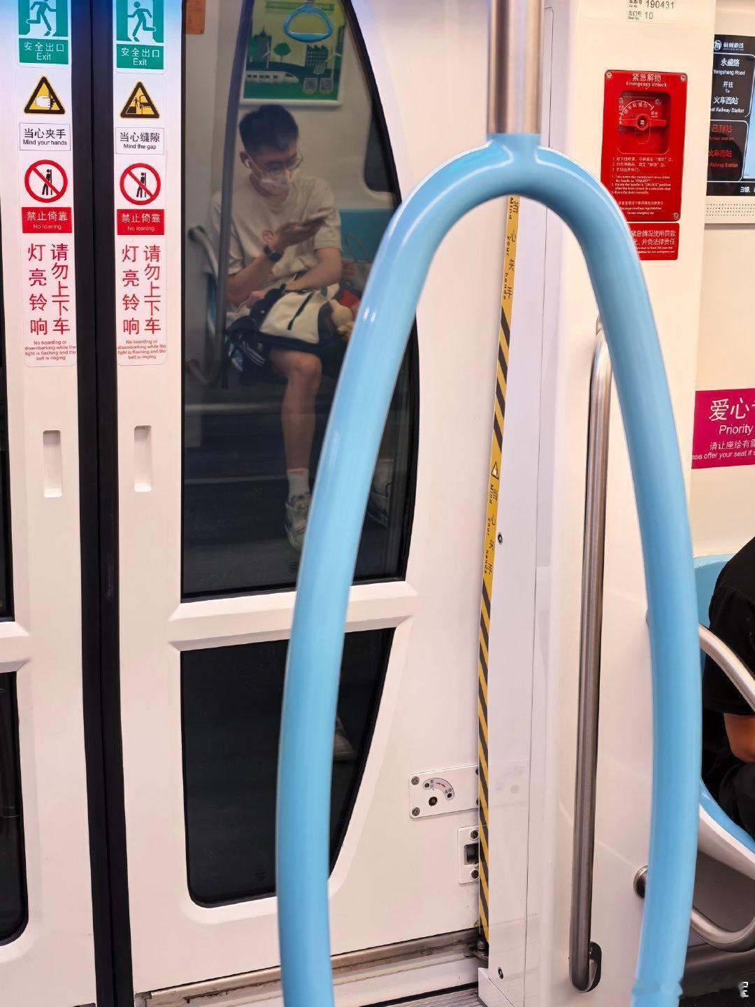 被偷拍，偶遇粉丝 ​