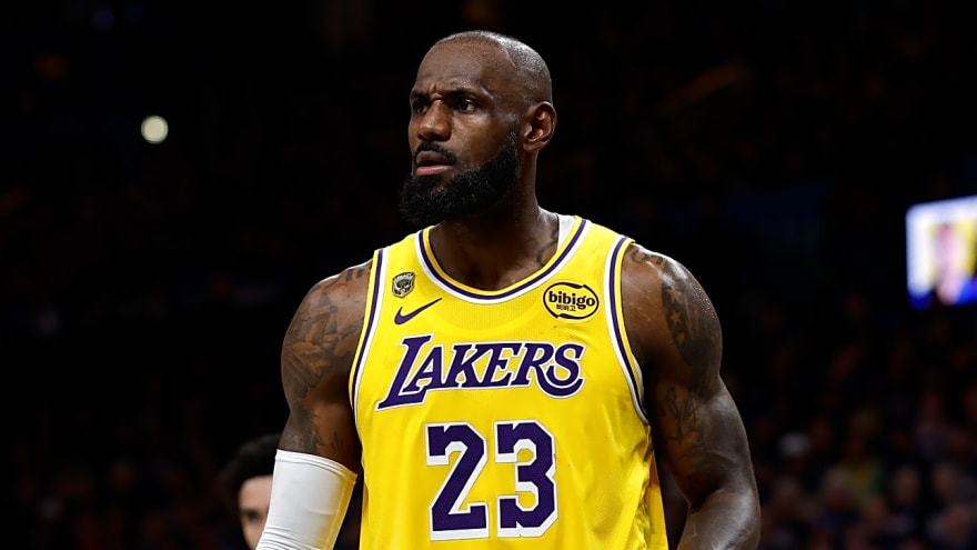 NBA勇士争夺老詹自由市场大战终于传来利好消息 长久以来外界一直传言勇...