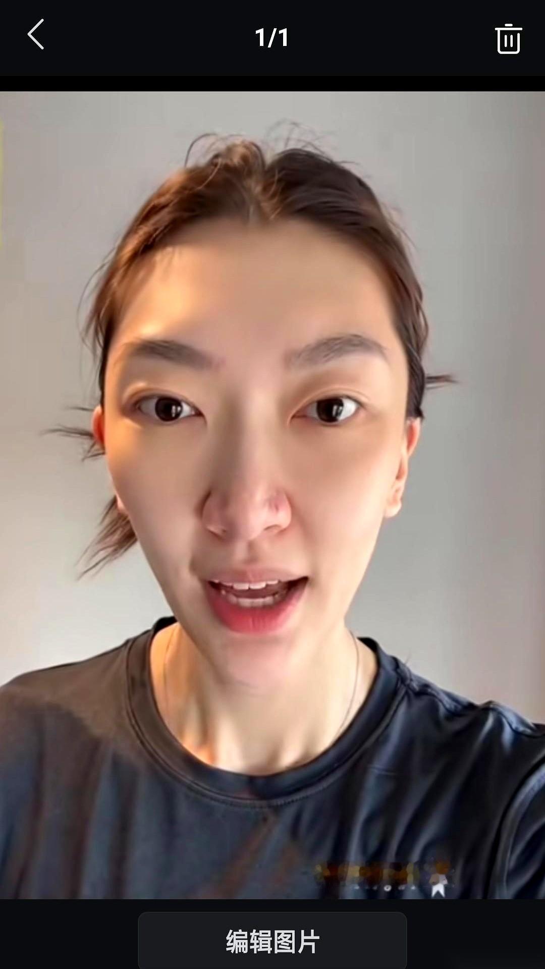 中国女篮名将韩旭发了社媒，正式结束了这个阶段的WNBA赛季。
她自己亲口说今年比去年好很多也适应很多，但心里依然觉得自己没发挥出最大能量。
明年她究竟能不能如愿重新拿到资格重返WNBA，眼下还没有任何下文。
说实话，看到她这番表态，心里挺被撞了一下的。
很多时候我们在外头闯、在职场上拼，稍微站稳一点