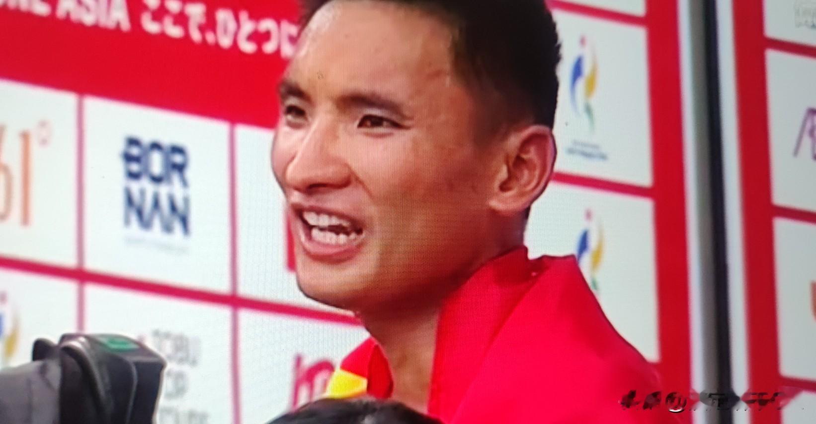 名古屋亚运会男子全程马拉松决赛，山下一贵2小时10分49秒夺得冠军。
    中国马拉松第一人丰配友2小时12分13秒夺得铜牌。印度选手夺得银牌。
    女子全程马拉松决赛，非常激烈，最后五公里次仁措姆与另两名选手齐头并进，38公里之后，哈伯特（音）加速拉开次仁措姆四五米，日本选手第三，三人都是咬