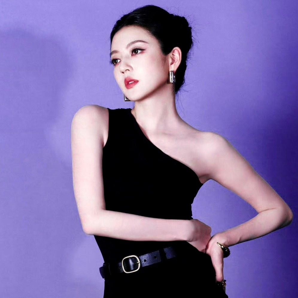 ·何瑞贤
-一场紫色的幽情梦

-#何瑞贤# ​