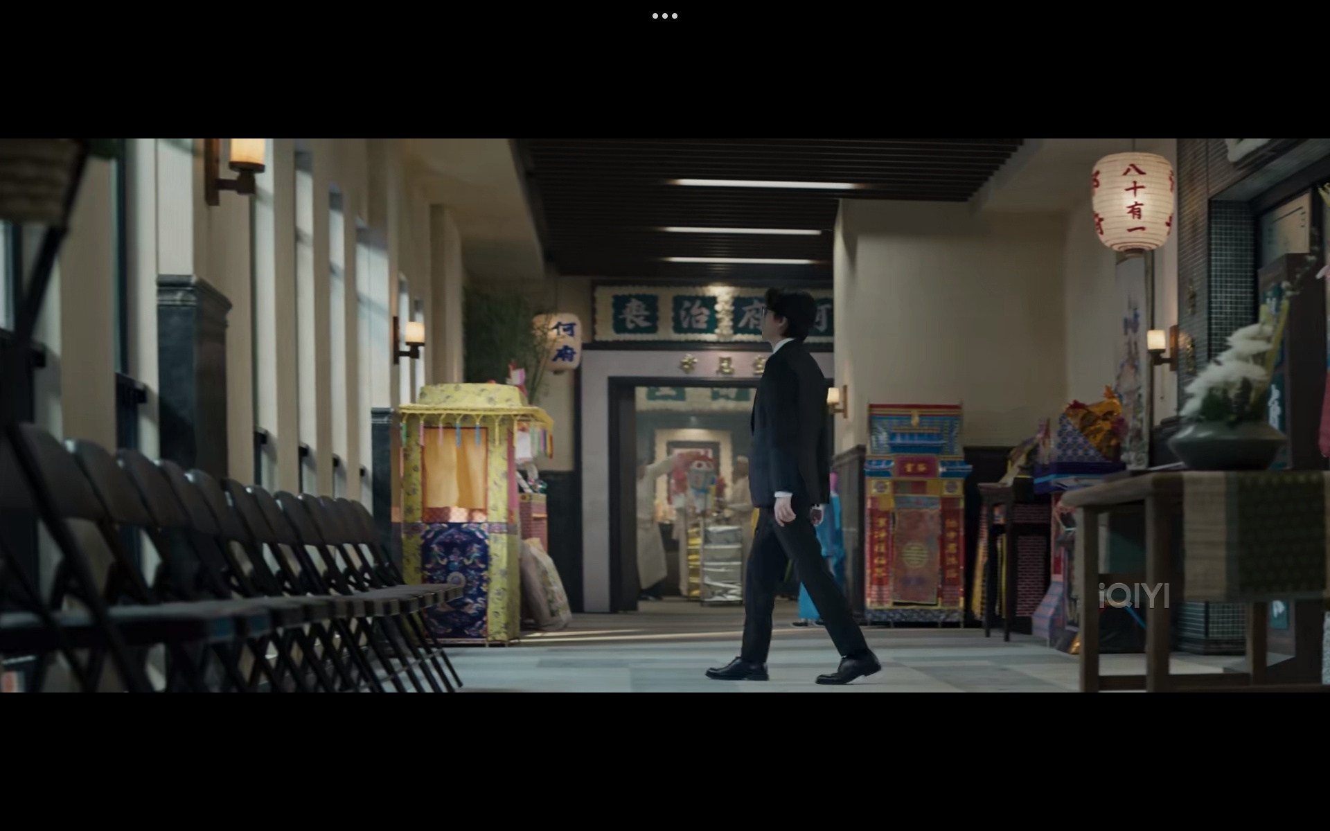 #电影破地狱# 
重温依然很感动；以生死题材为主题，
一个字，渡，渡人自渡，面对生死，活着的人更需要被安慰更需要完成心灵渡化；
两个字，破执，放下执念，无论逝去的，还是活着的，都别过分执着，处处时时皆是莲境🪷
修身修心修行，即可；

面对生死，心理学讲究完成心理上的结束或者说是终结，给 ​