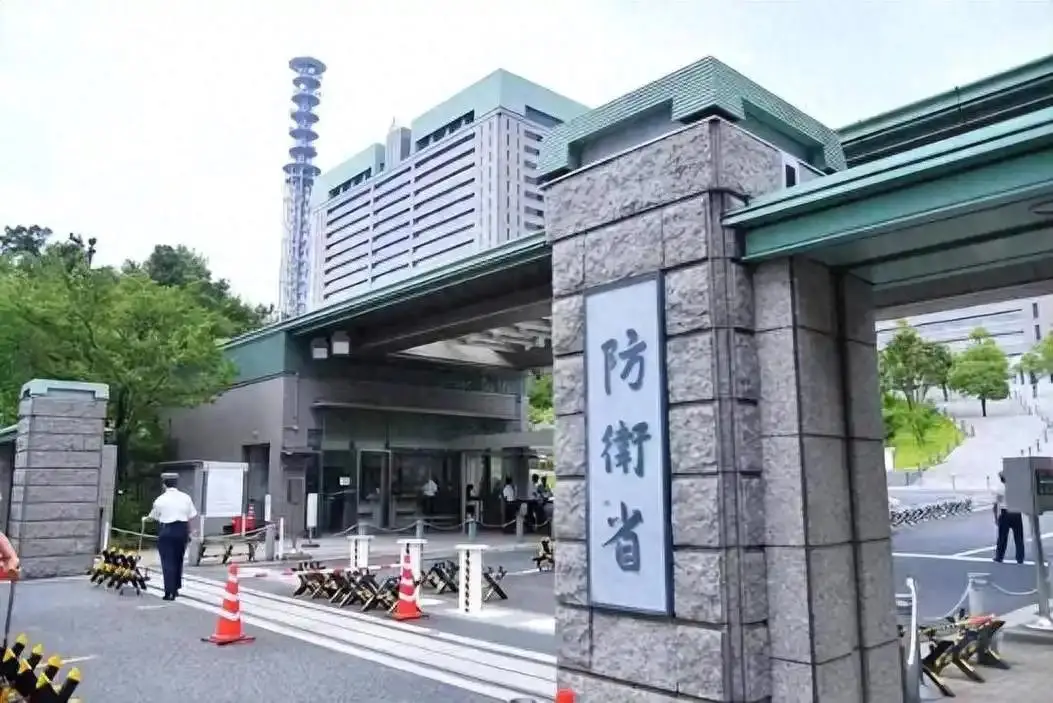 【18800架无人机+200艘无人艇，日本离“专守防卫”越来越远】
 
日本《防