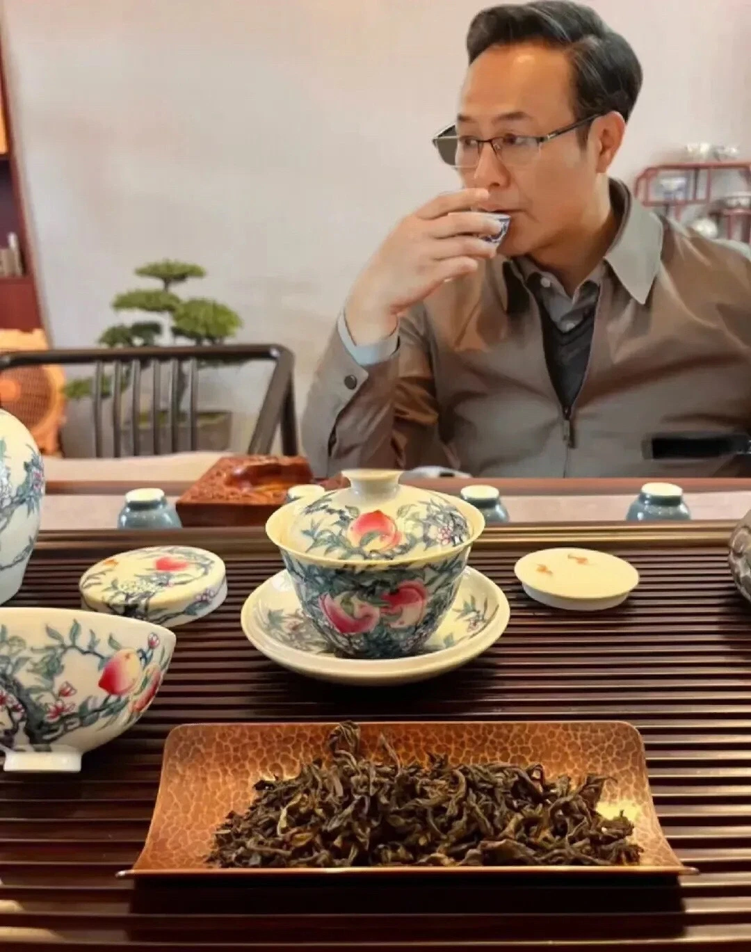 下午事儿不多，陪大哥喝喝茶！