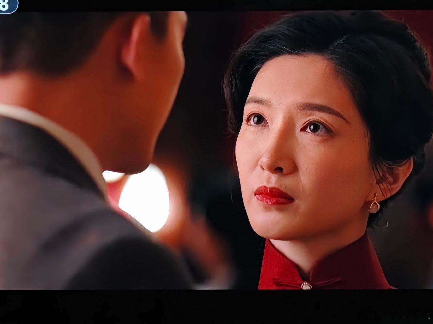 欧豪江疏影黄觉影视资源不错，这几年作品不少，表现也不错，就是不火。欧豪之前托举白鹿杨幂，奖项颗粒无收，江疏影演技不差，却很少被奖项提及。《醒来》论角色表现，江疏影欧豪都比古力娜扎好，却被压番。古力娜扎也是老演员了，嗓音台词演技始终稚嫩做作，好久才能打磨进步？ ​