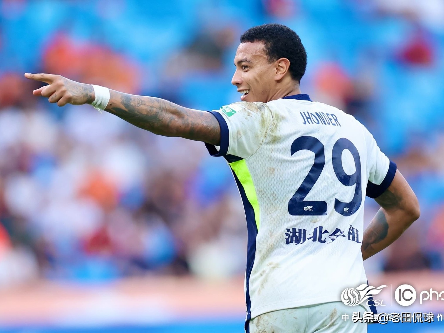中超多支球队有意三镇外援卡迪斯…武汉三镇中超保级基本无望，队内外援卡迪斯成了“抢手货”…目前已有不少于四家中超俱乐部表达引进意向，同时多家中东俱乐部也加入争夺战，竞争十分激烈。虽然三镇本赛季表现不佳但卡迪斯的发挥还是不错的，联赛已经打进19个进球还有可能竞争金靴，新赛季无论他到了哪只球队都有很大可能