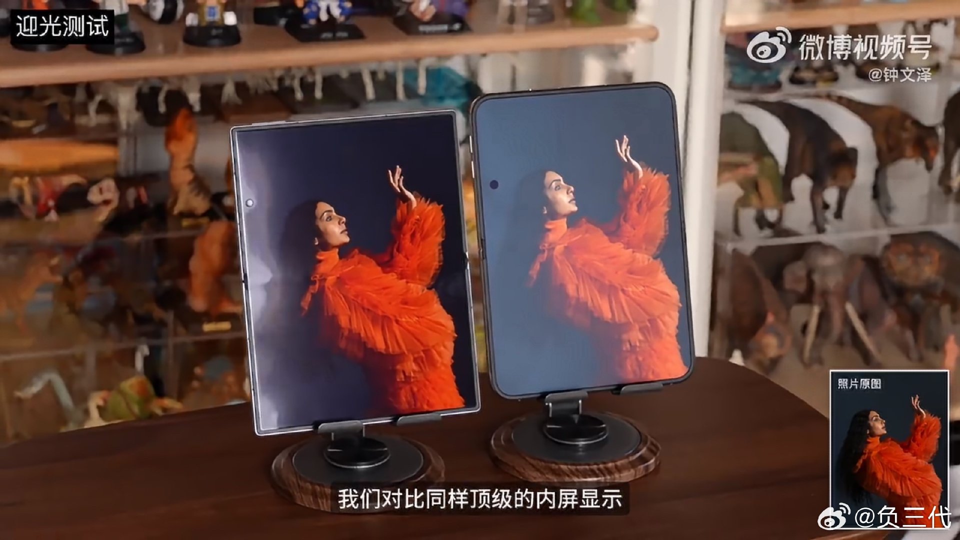 #iPhoneDuo上手评测#还是不习惯iPhone Duo的纳米纹理屏，总觉得对比度不够，角度偏一点就容易发白。虽然它能抗反光[允悲] ​