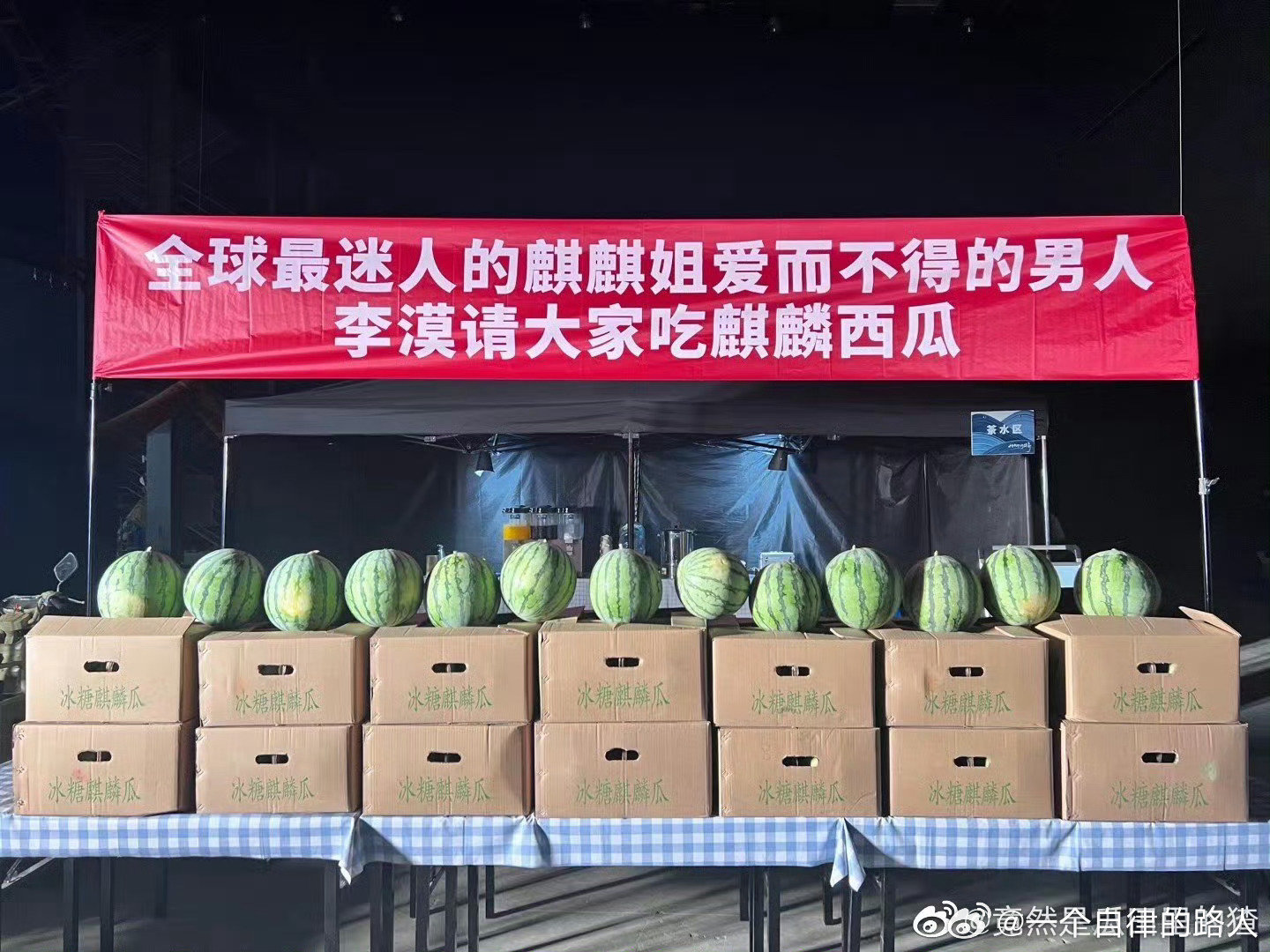 李漠还给马思纯那个烟火人家剧组送过西瓜[笑cry]烟火人家制片人孙麒珺是李漠那个我在他乡挺好的制片，那部剧挺不错，也是提名飞天金鹰多项，任素汐演的比周雨彤好多了[可爱] ​