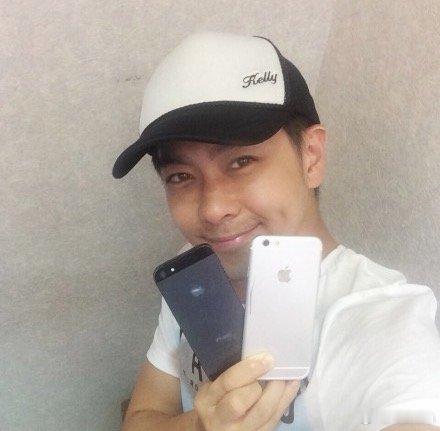 【#林志颖10年没抢晒新iPhone#】#林志颖弃追新iPhone的原因# 9月10日据台媒，林志颖过去曾是娱乐圈知名果粉。从iPhone 5、iPhone 6到iPhone 7 Plus，他曾多次抢先晒出新机，甚至先于发布会。不过，此后他便不再抢先曝光任何一款。

林志颖过去频频抢先曝光新iPhone，甚至一度被质疑拿的是山寨机或高仿 ​