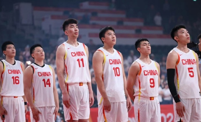 亚运半决赛焦点战！中国男篮9月18日18:20迎战东道主日本，缺少八村塁依旧不能轻视

北京时间9月16日，中国男篮87‑78击败沙特阿拉伯，挺进亚运会四强 。半决赛将在9月18日18:20对阵东道主日本男篮，CCTV5直播，另一场半决赛为韩国对阵伊朗。

——中国男篮：1/4决赛廖三宁砍下30分7