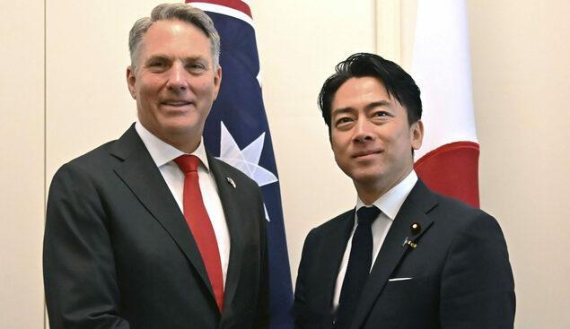 #日本将在澳大利亚试射远程导弹#

日本共同社18日报道，日本防卫大臣小泉进次郎当天在澳大利亚首都堪培拉与澳副总理兼国防部长理查德·马尔斯举行会谈。双方就日本自卫队为所谓“强化反击能力（对敌基地攻击能力）”在澳境内试射远程导弹事宜达成一致。此外还确认澳大利亚海军新型舰艇的共同开发正在稳 ​