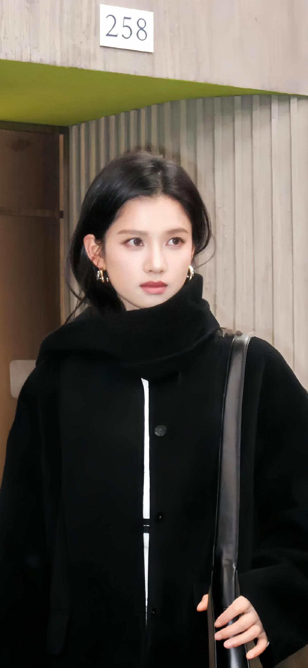 张婧仪 ​​​…
#女生头像##头像# ​