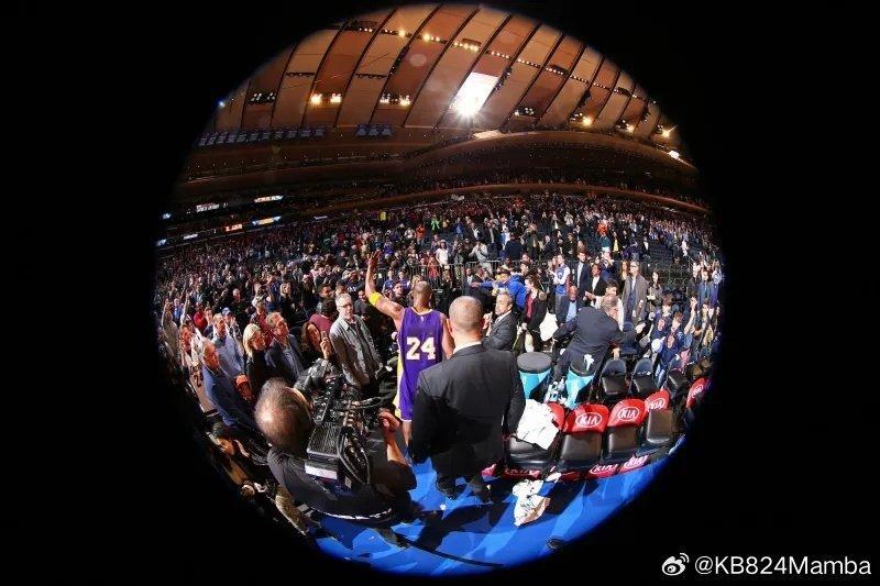 恨你更爱你！尼克斯官方晒科比-布莱恩特的旧照庆祝曼巴日！#科比##KobeBryant##致敬科比# ​