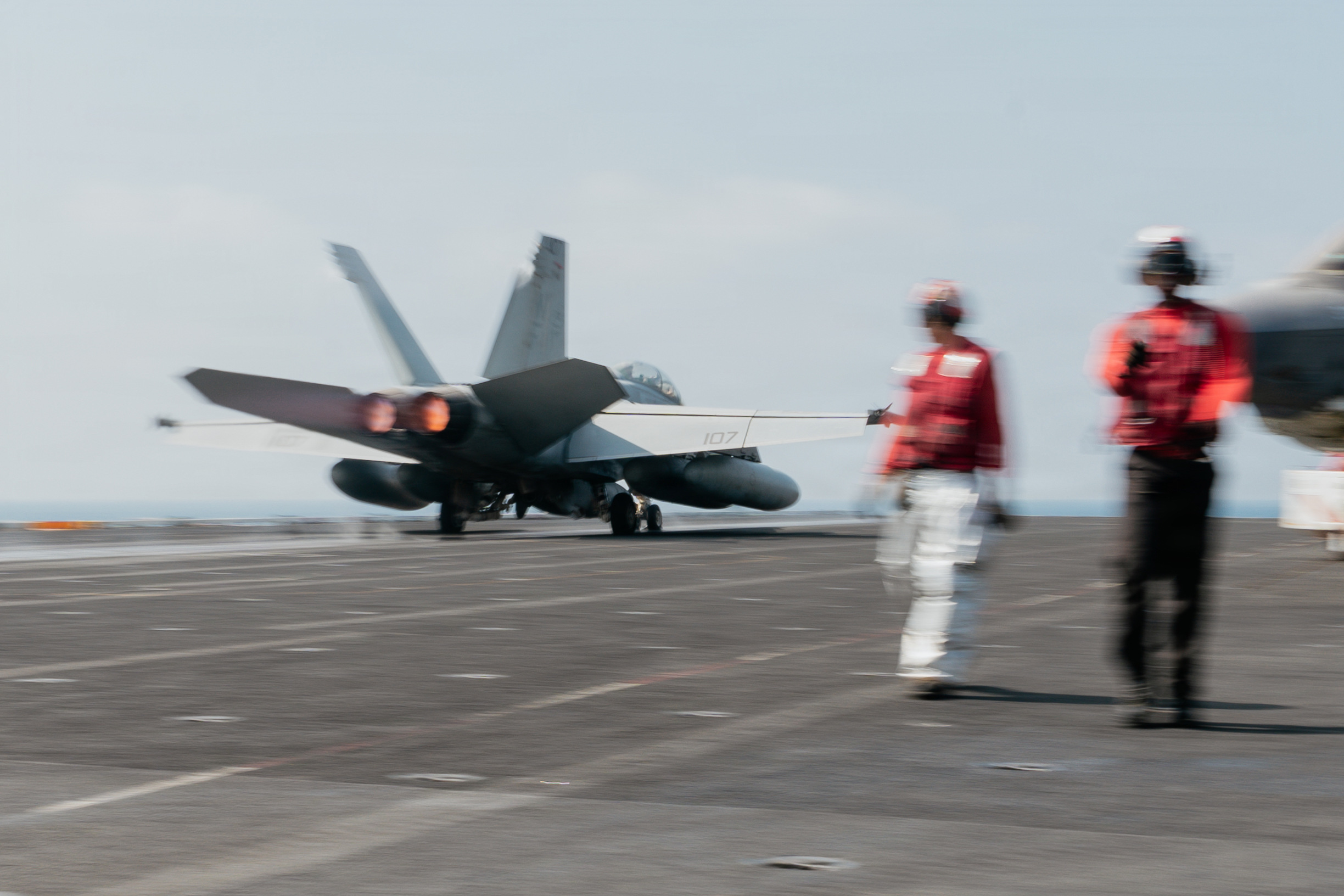 10月11日 中东 乔治华盛顿号（CVN-73） ​