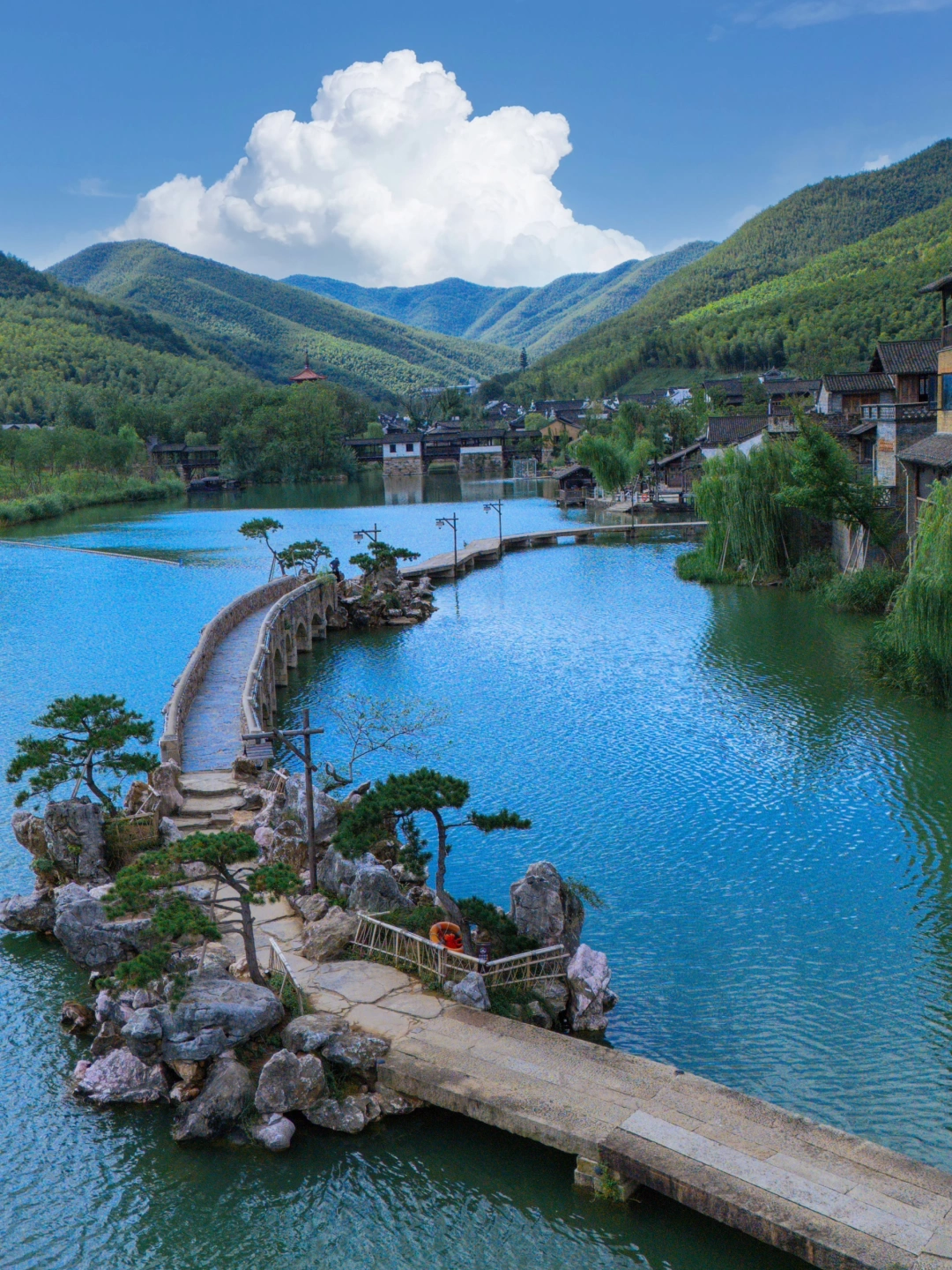 迄今为止，我最喜欢的度假小镇出现了