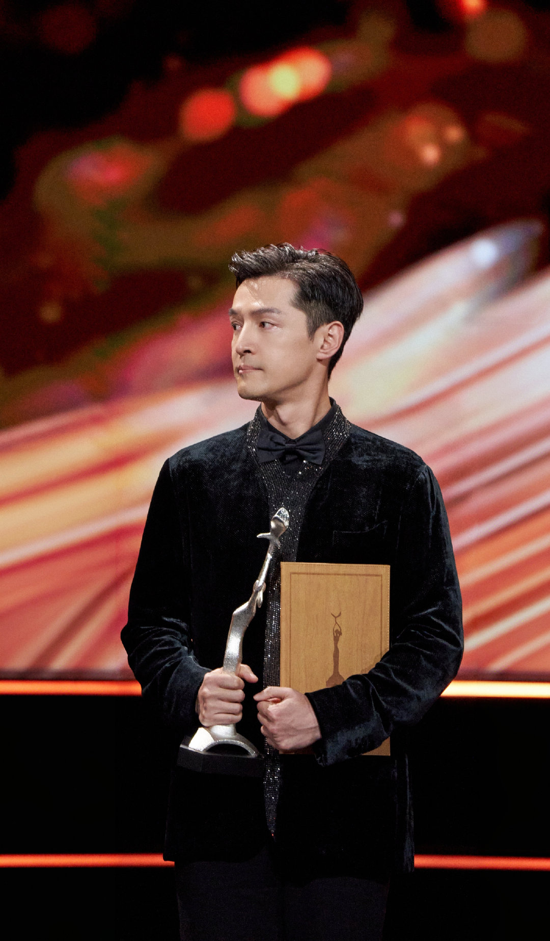 #胡歌[超话]# 凭借《生命树》多杰一角，提名第33届中国电视金鹰奖【最佳男主角】。博拉木拉的风雪，会记得那些以生命守护生命的人。光影常新，共同期待金鹰翱翔。#第33届金鹰奖颁奖典礼全阵容# #第33届金鹰奖# #金鹰节颁奖晚会# ​