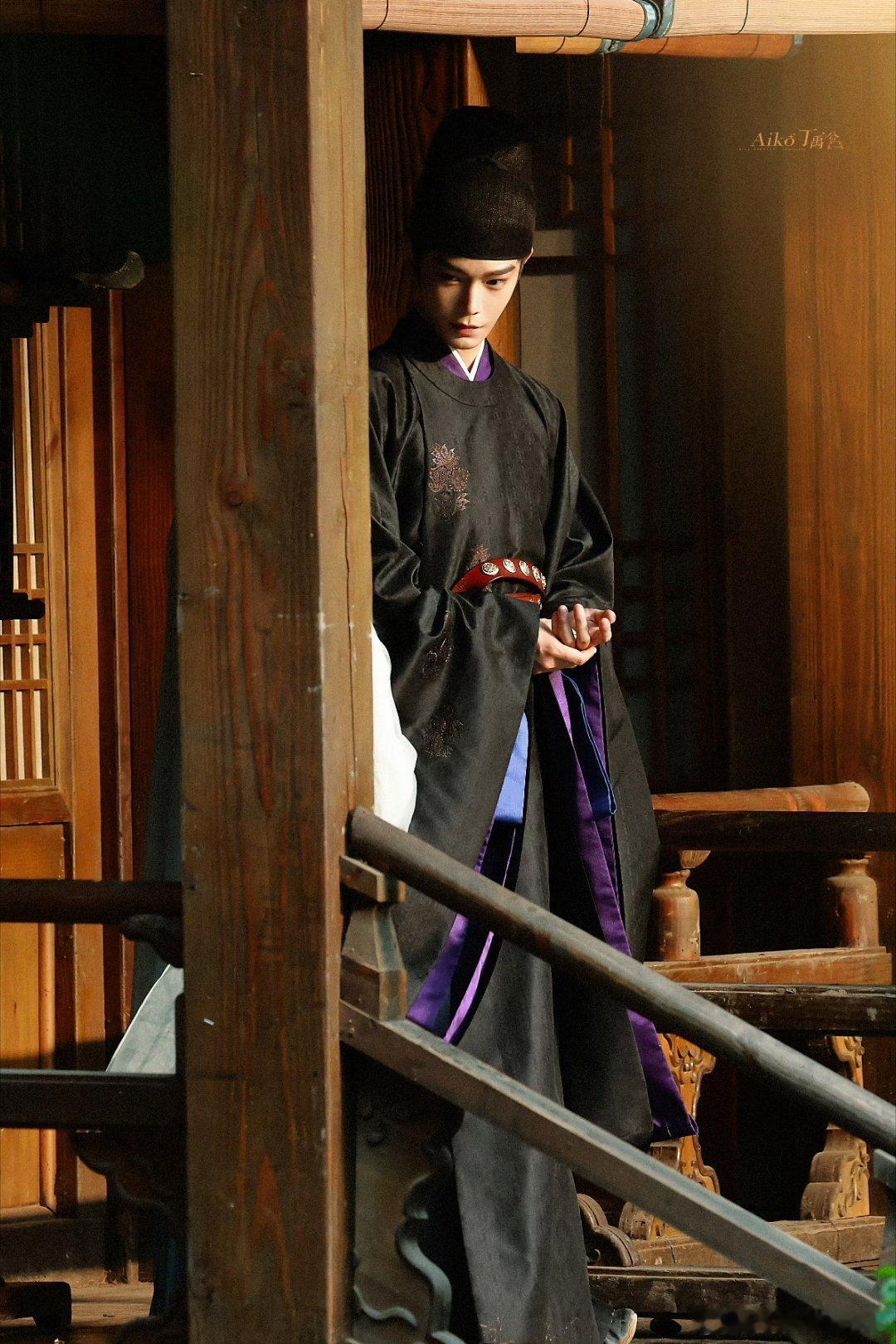 💚#丁禹兮司宫令#💚#丁禹兮赵皑#💚

在绍南当质子日夜的不甘和屈辱为赵皑铸上“疯犬”面具🎭性情大变的二皇子会变成恶魔归来😈还是成为除恶扬善的操盘手呢🤫《司宫令》为你展开这位皇子的大计谋💚

​