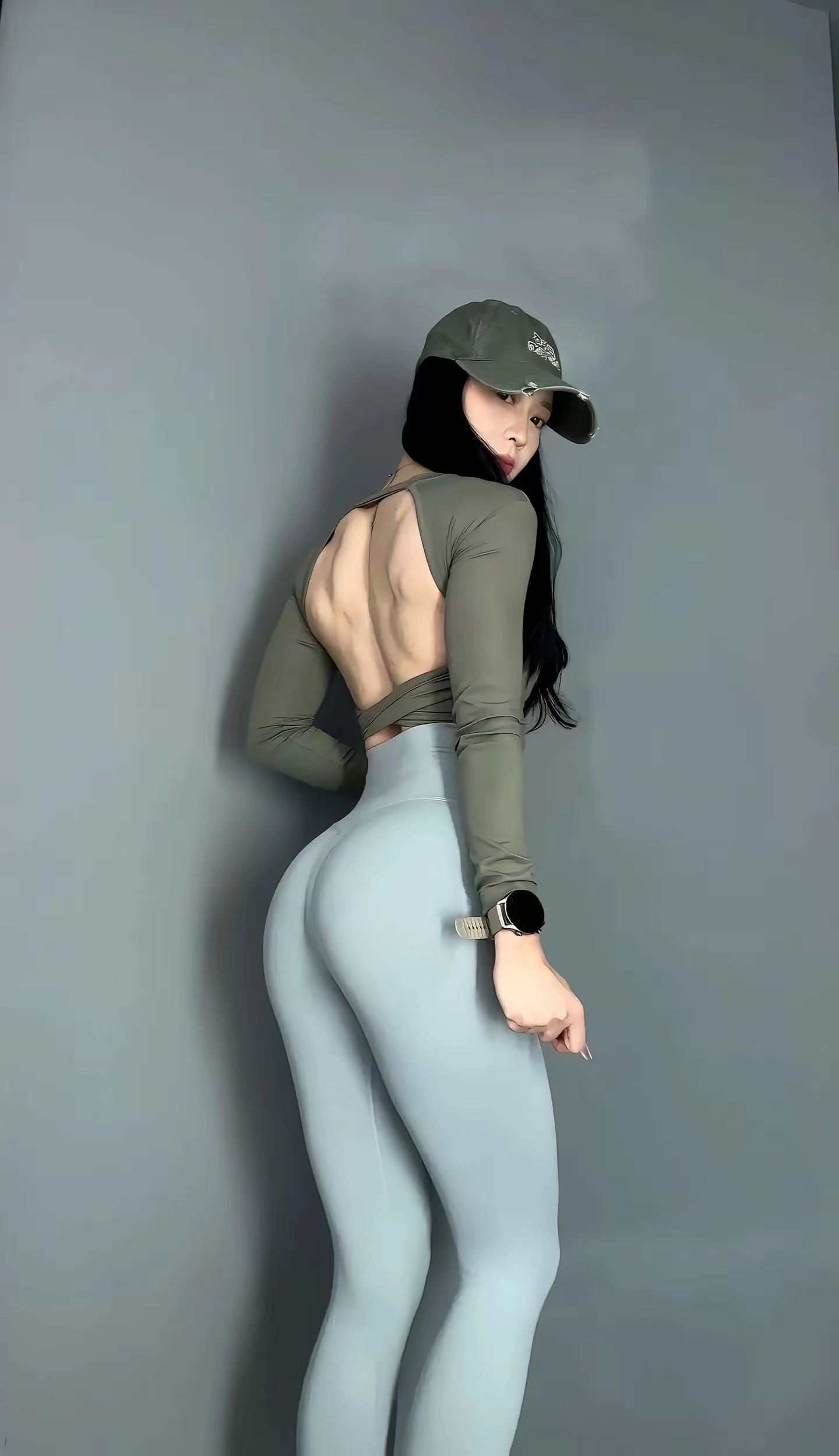 健身的女生真的太迷人啦！就说韩国那些健身美女，那完美身材简直让人移不开...