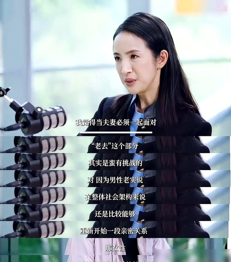顶着最甜的娃娃脸，林依晨其实是个狠角色。
最近露面，她眼底透着疲态，却给自己套上了最硬的铠甲。前男友曾逼她放弃事业，她转头就走，直言否定我的工作，就是否定我。
结婚绝不当附属品，硬要势均力敌。当了妈更绝，坚信过度善良会害了孩子，死活要教孩子长出锋芒。
早在09年做脑部手术，她就死里逃生过。命都