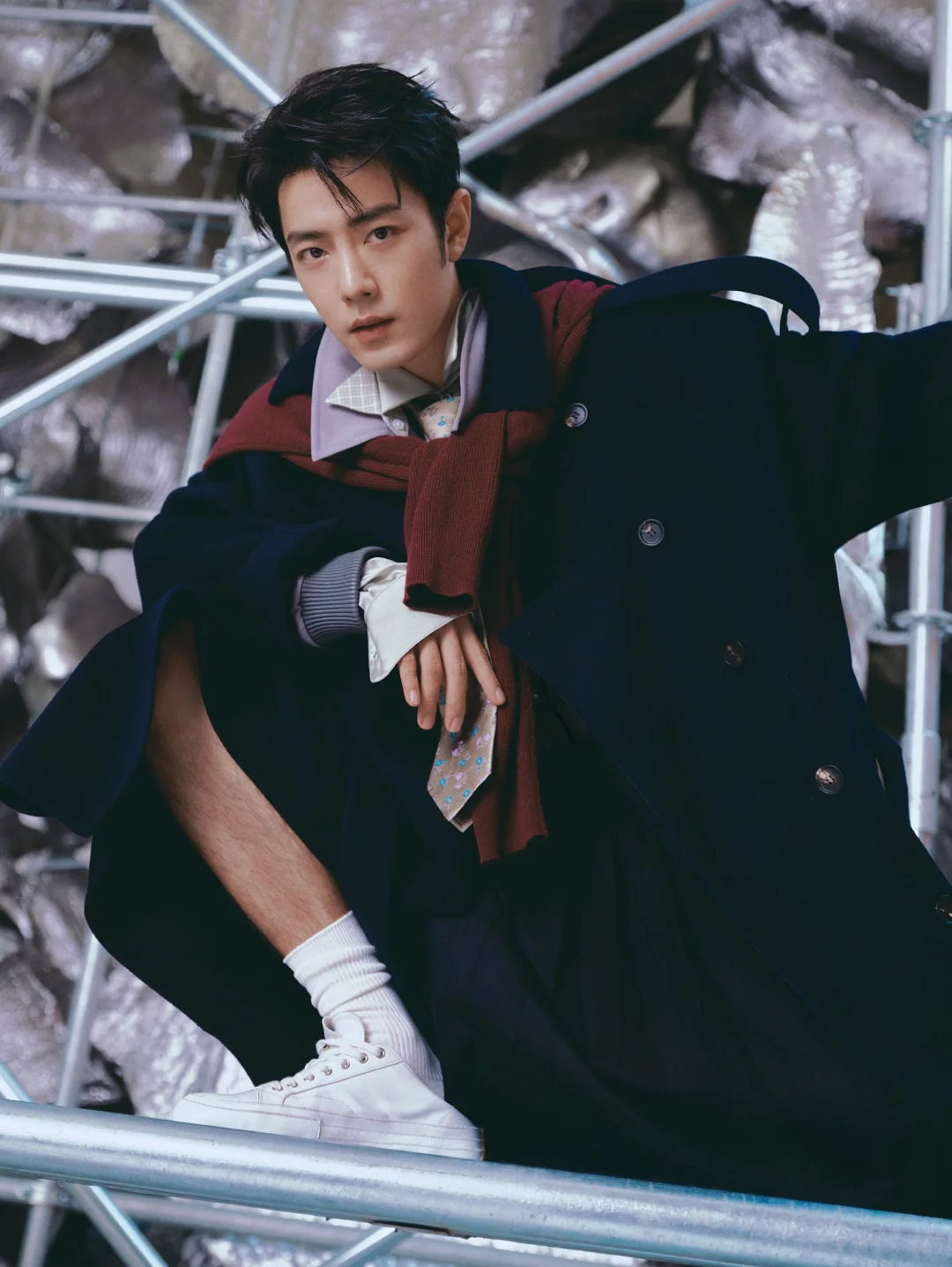 眼前一亮又一亮，肖战登VOGUE 正刊银十封面