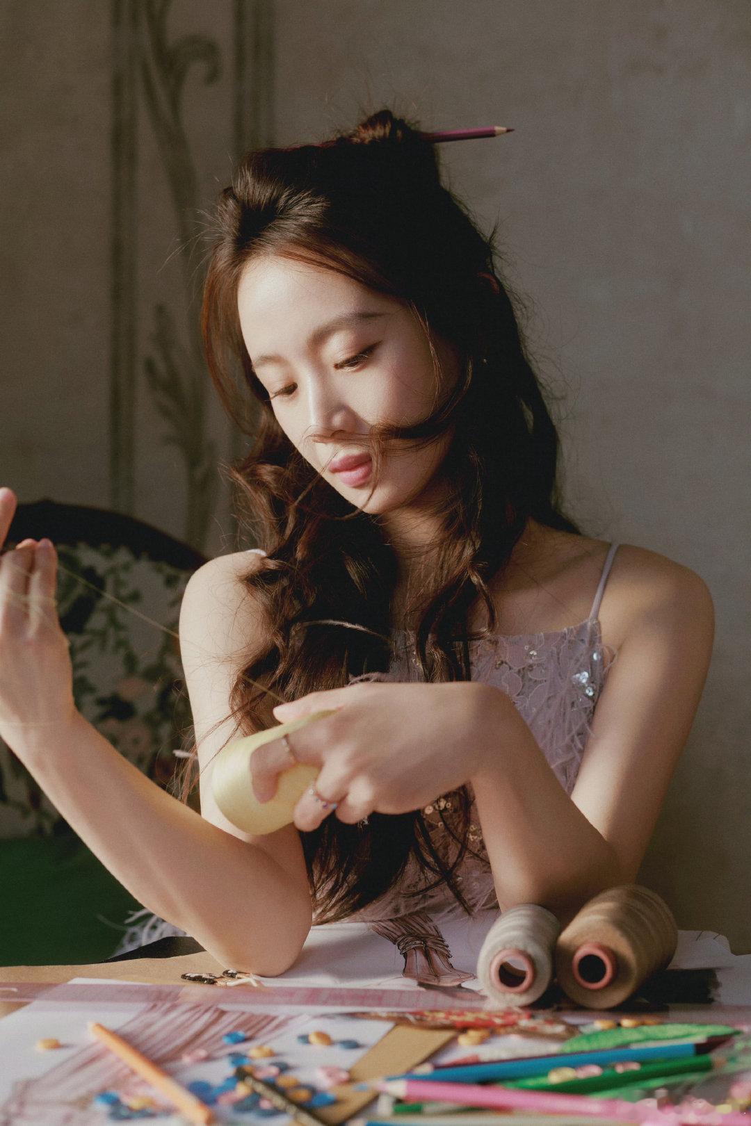 #李梦[超话]##演员李梦#lm#李梦1011生日快乐# 

亲爱的梦姐，要继续自在潇洒幸福快乐哦[送花花]
陪你的又一年~生日快乐吖🎂
未来我还在[心]

​