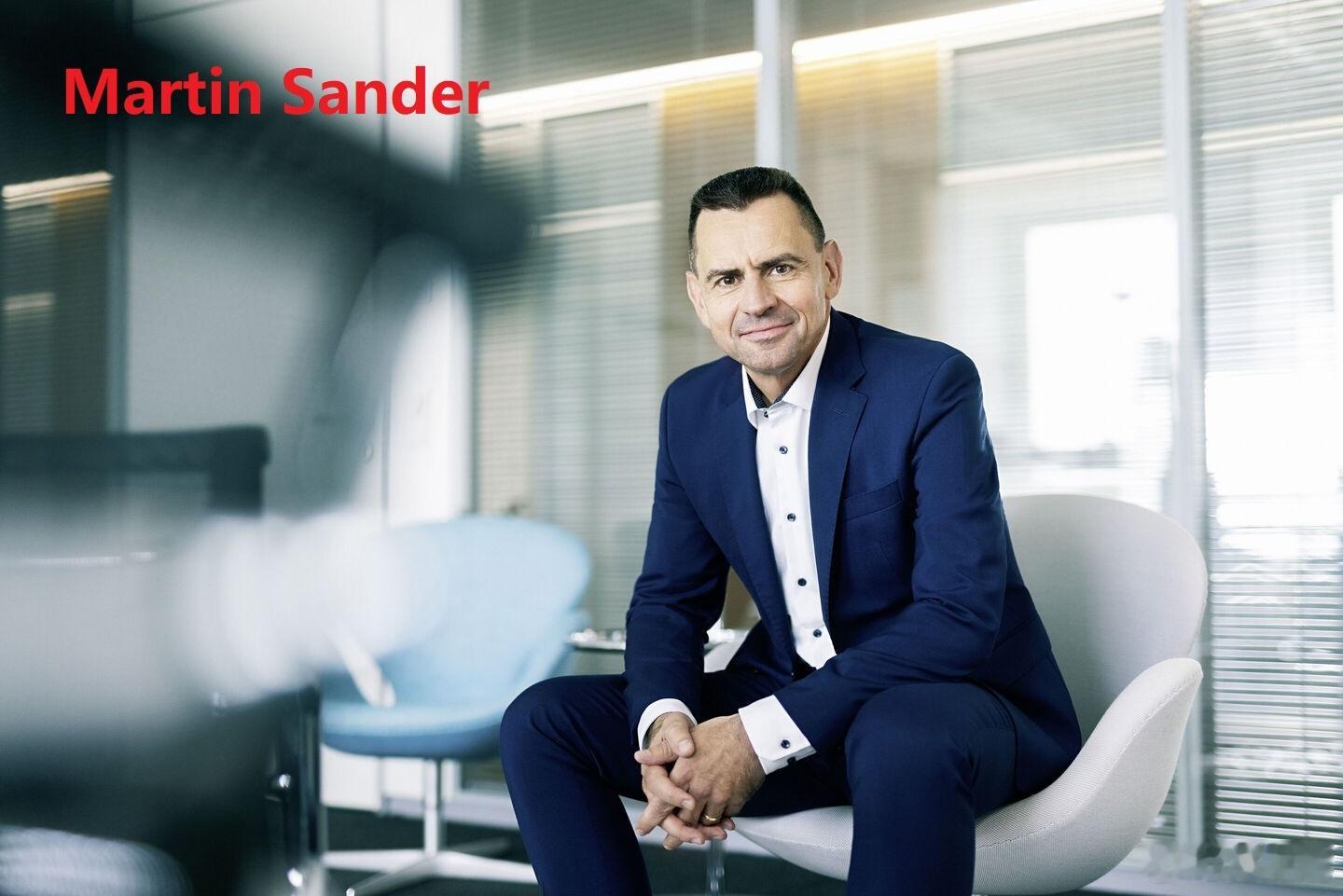 奥迪：Martin Sander接替Marco Schubert出任销售及市场负责人

当地时间9月2日，奥迪股份（AUDI AG）通过一份新闻稿宣布了一项重要人事调整信息：

自2024年9月出任公司销售与市场负责人的Marco Schubert将转任大众汽车集团北美地区扩展执行委员会成员，负责北美地区整体管理工作，向大众汽车集团首席 ​
