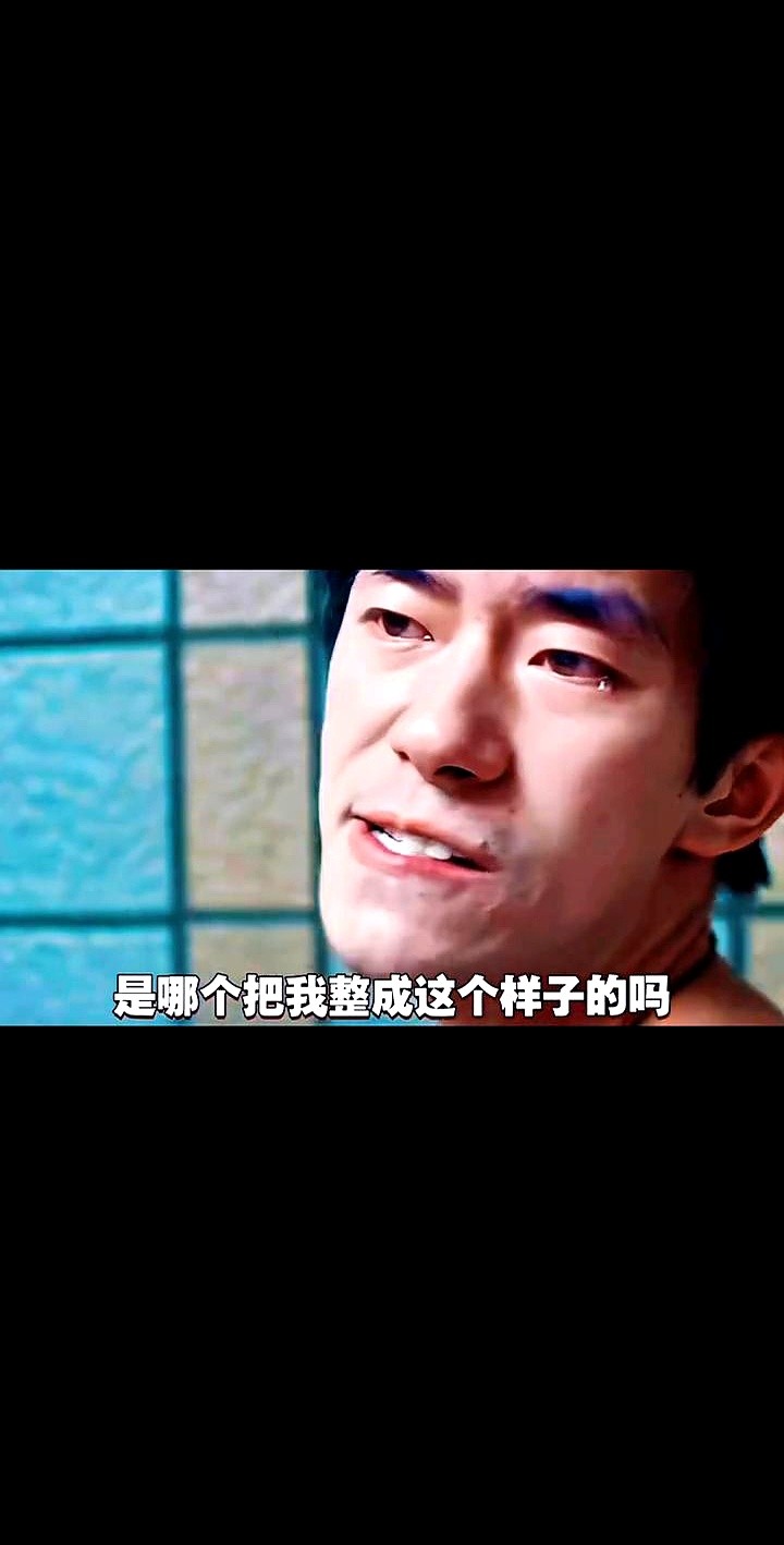 蒋勤勤在片场愣住了，眼前这个满地打滚、面部抽搐的搭档，逼得她差点接不住戏。

这个让她感到窒息的对手，是推掉半年所有商务的易烊千玺。

为了演好脑瘫患者，他把自己扔进成都的康复中心半年。每天跟患者同吃同住，死磕动作细节。开拍前剧组捏把汗，怕演成笑话。结果一开机，资深影后直接被他的状态压得喘不过气。