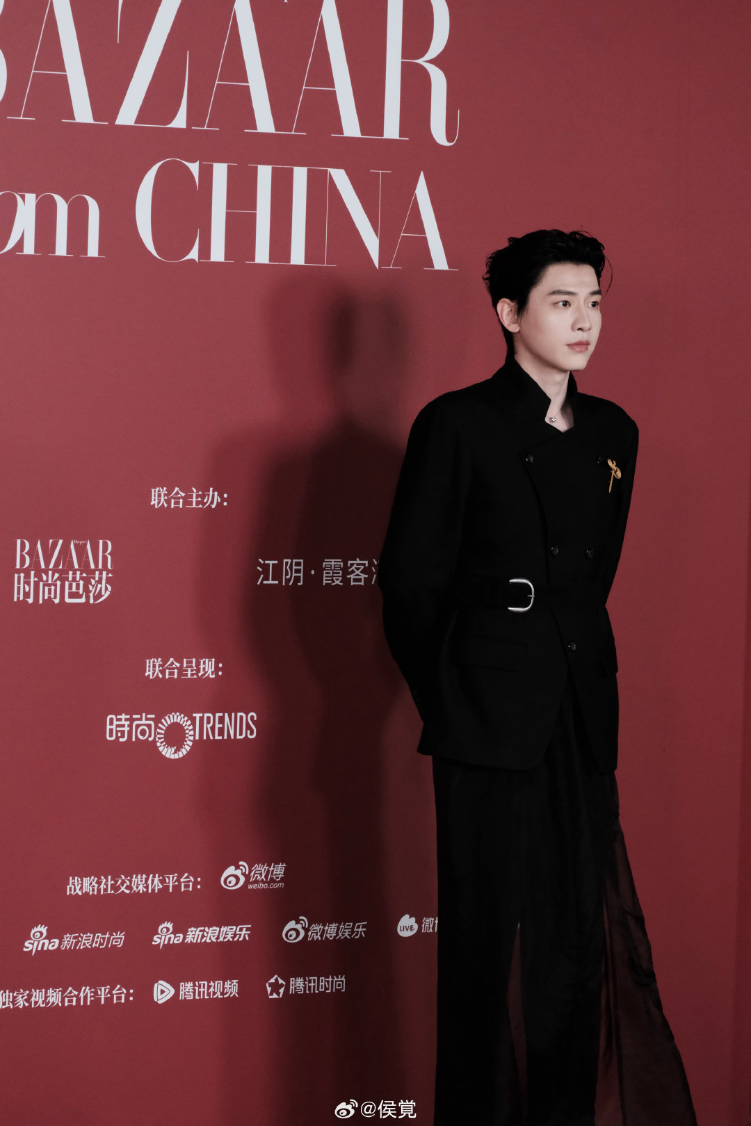 芭莎盛典红毯男明星实拍！

王嘉尔、李昀锐、胡一天、张康乐、罗晋、辛云来、刘奕铁、赵磊、王传君～

ps：王嘉尔又比心了🫶
#时尚芭莎来自中国年度盛典##时尚芭莎来自中国##江阴霞客行# ​