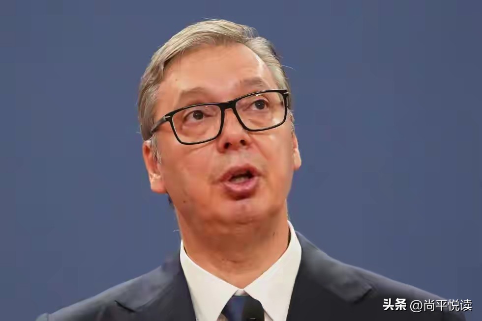 武契奇拟辞任塞尔维亚总统参选总理，政坛调整值得细细品读
 
 
近日，巴尔干半岛传来一条牵动区域格局的消息，塞尔维亚总统武契奇确认，计划辞去总统职务，参加议会选举并角逐总理职位，提前大选也随之提上日程。

消息一出，迅速引发国际舆论广泛关注。
 
不少外媒对此给出截然不同的解读。有人认为这是执政压力