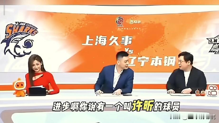 杨鸣指导对汪聪有好感啊，两人相视一笑！  我观察的应该比较仔细，杨鸣解...