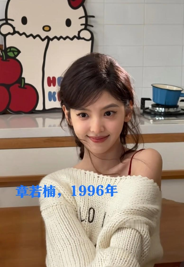 章若楠笑起来像邻居家晒太阳的猫，赵露思甜得让人想捏她脸，田曦薇却能一秒...