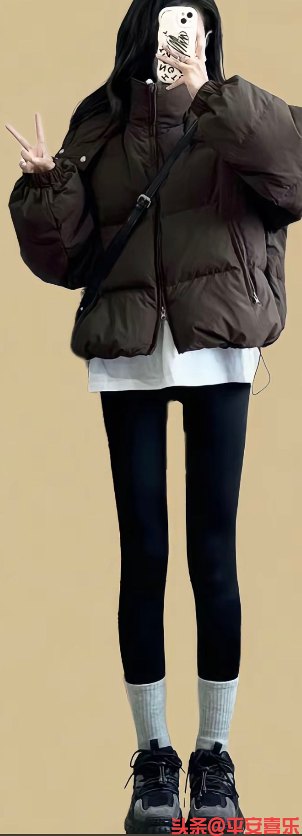 不懂……为什么现在的女生都爱这样穿？ 今天逛街看到两个小姐姐这样穿真的...